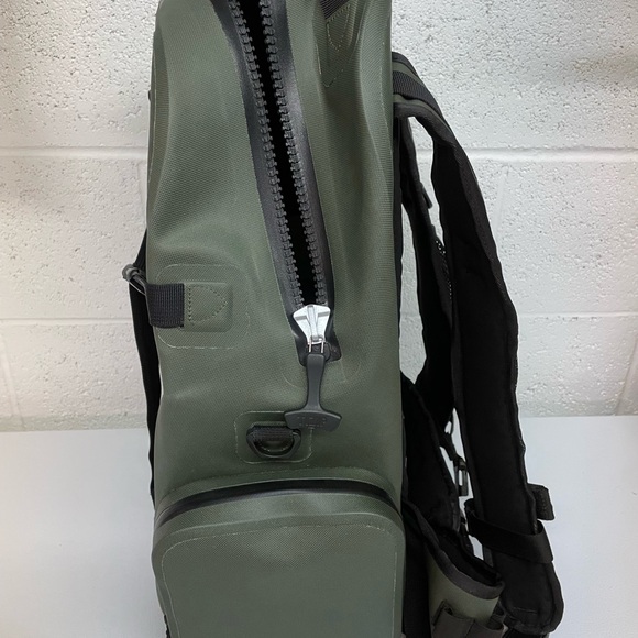Filson Green Backpack Rugged Outdoor Essential - Picture 3 of 6